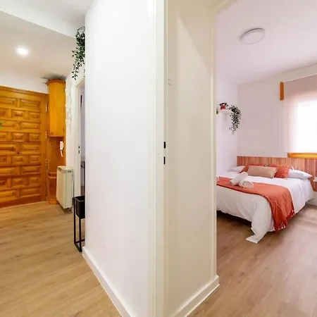 Modern Flat In Soria's Heart! סוריה