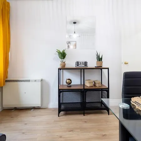 Modern Flat In Soria's Heart! דירה סוריה